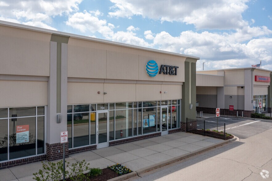 More Photos Of 702-734 E Boughton Rd, Bolingbrook Unknown For Lease