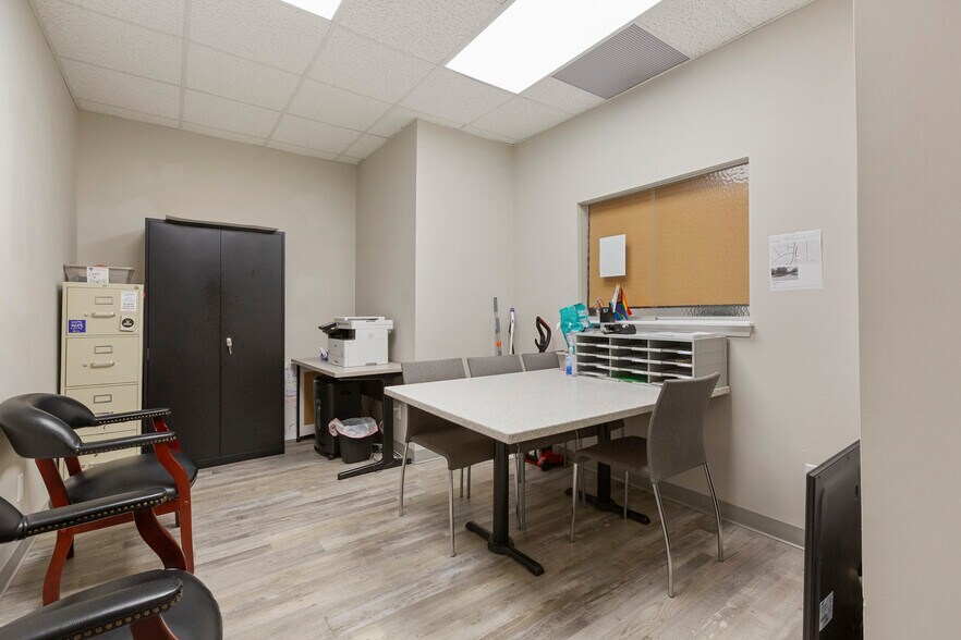 More Photos Of 1300 Gardiner Ln, Louisville Medical For Sale