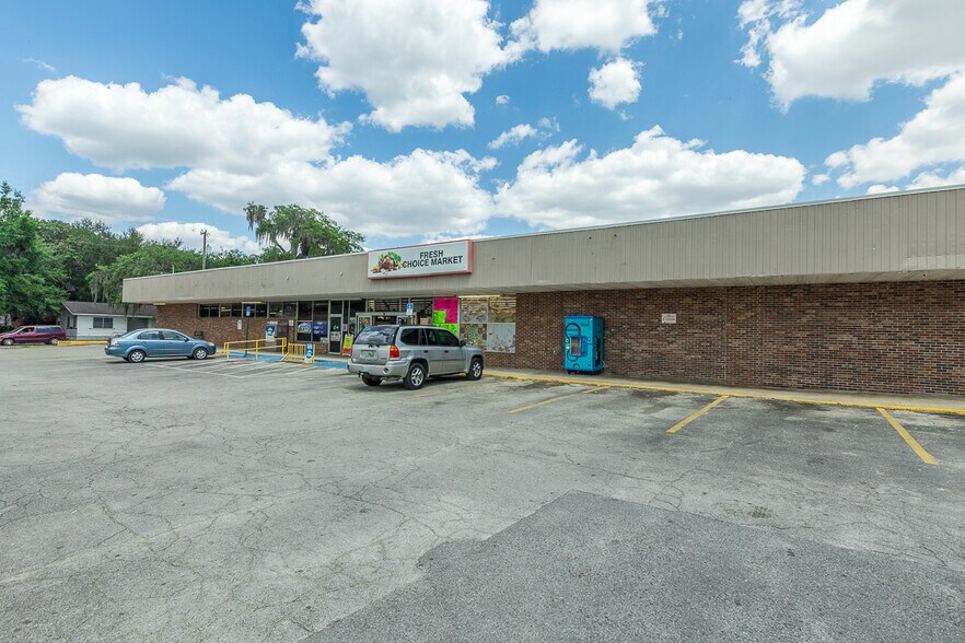More Photos Of 201 S Charleston Ave, Fort Meade General Retail For Lease