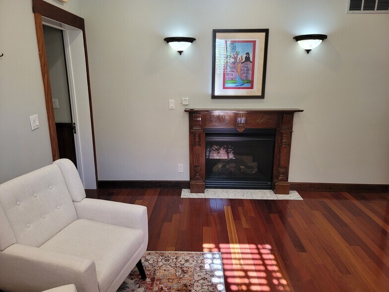 More Photos Of 230 Center St, Healdsburg Office For Lease