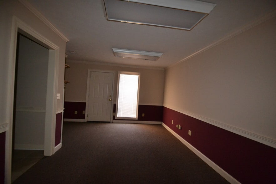 More Photos Of 6531 Effingham Way, Columbus Office For Lease