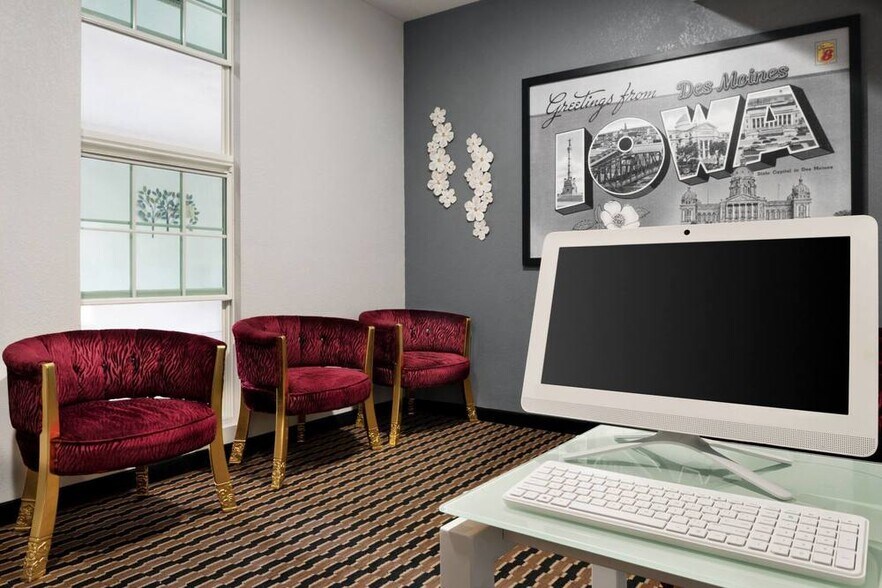 More Photos Of 4685 NE 14th St, Des Moines Hotel For Sale