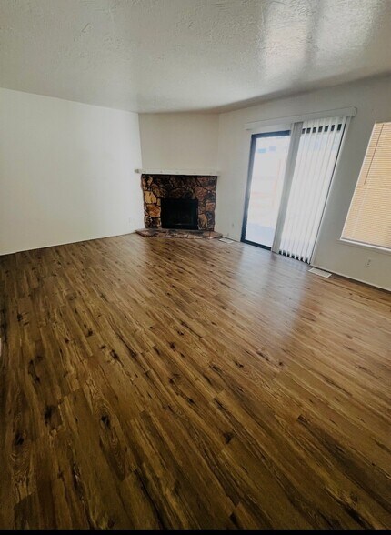 More Photos Of 1111 Apple Ave, Wrightwood Apartments For Sale