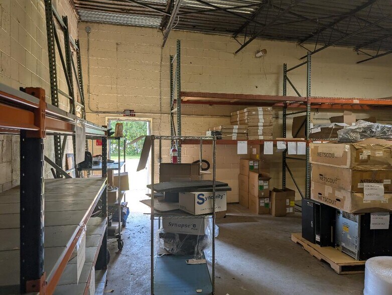 More Photos Of 341 Fairfield Rd, Freehold Warehouse For Lease