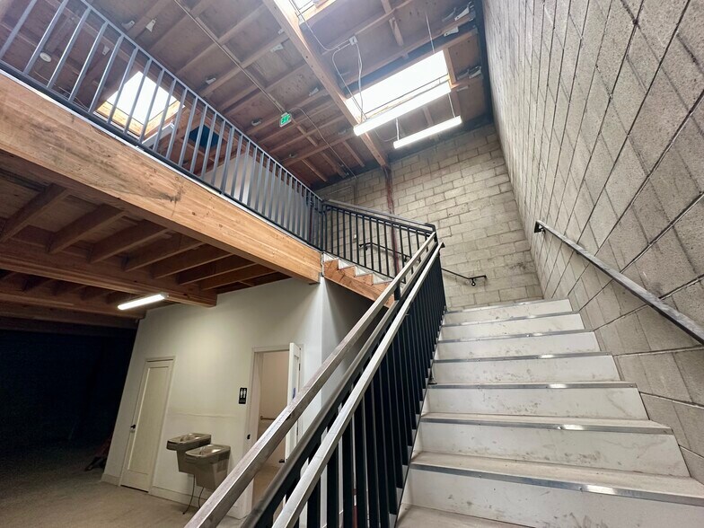 More Photos Of 7528 Clybourn Ave, Sun Valley Manufacturing For Lease