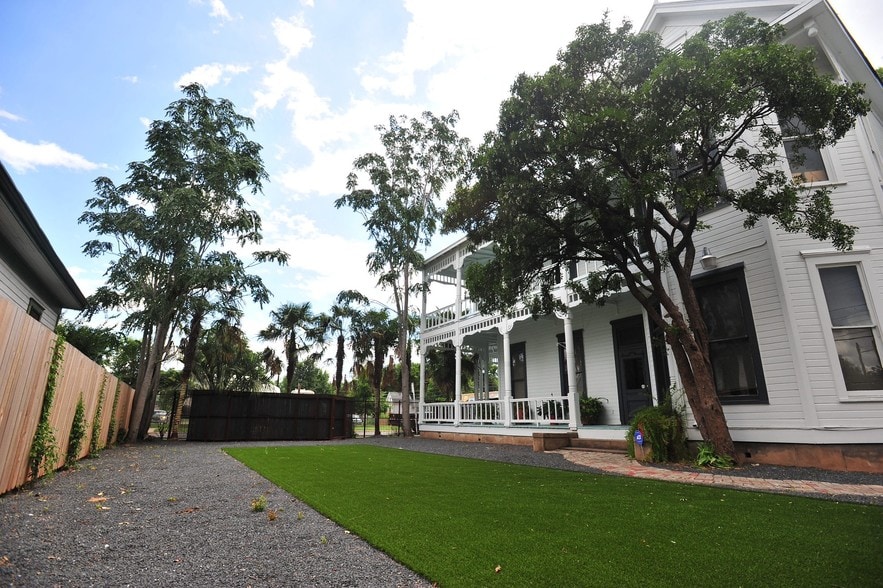 More Photos Of 1000 E Cesar Chavez St, Austin Loft Creative Space For Lease