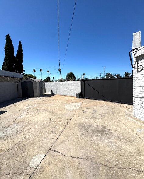 More Photos Of 14747 Lull St, Van Nuys Warehouse For Lease