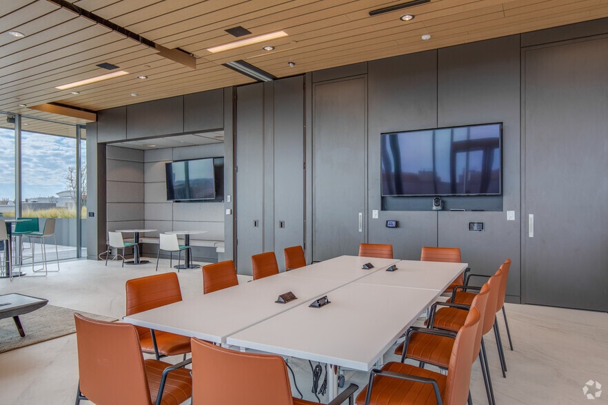 More Photos Of 1700 K St NW, Washington Office For Lease