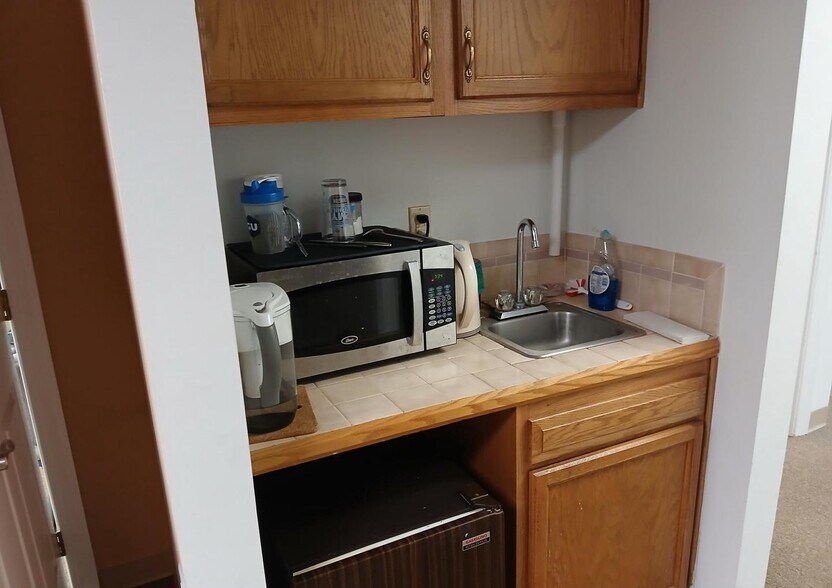 More Photos Of 21495 Ridgetop Cir, Sterling Medical For Sale