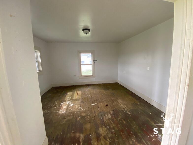 More Photos Of 401 N Frontage Rd, Valley View Office For Sale