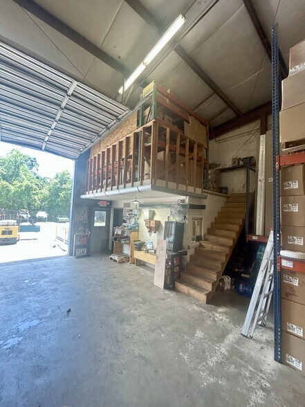 More Photos Of 1939 Belgrade Ave, Charleston Warehouse For Lease