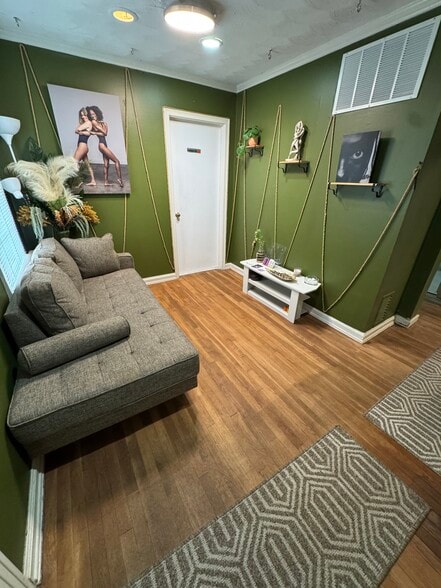 More Photos Of 829 Mt Moriah Rd, Memphis Freestanding For Sale