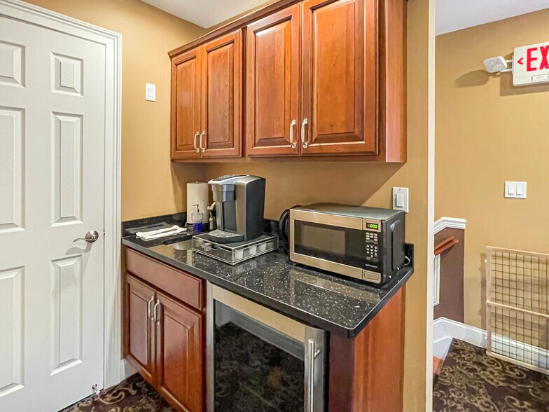 More Photos Of 146 Maple Ave, New City Office For Sale