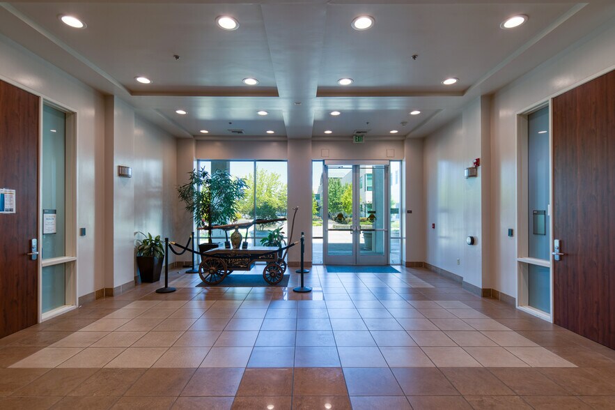 More Photos Of 10545 Armstrong Ave, Sacramento Office For Lease