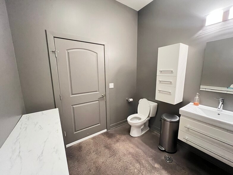 More Photos Of 1419 W Belmont Ave, Chicago Storefront Retail Residential For Lease