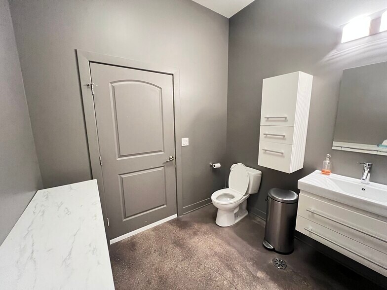 More Photos Of 1419 W Belmont Ave, Chicago Storefront Retail Residential For Sale