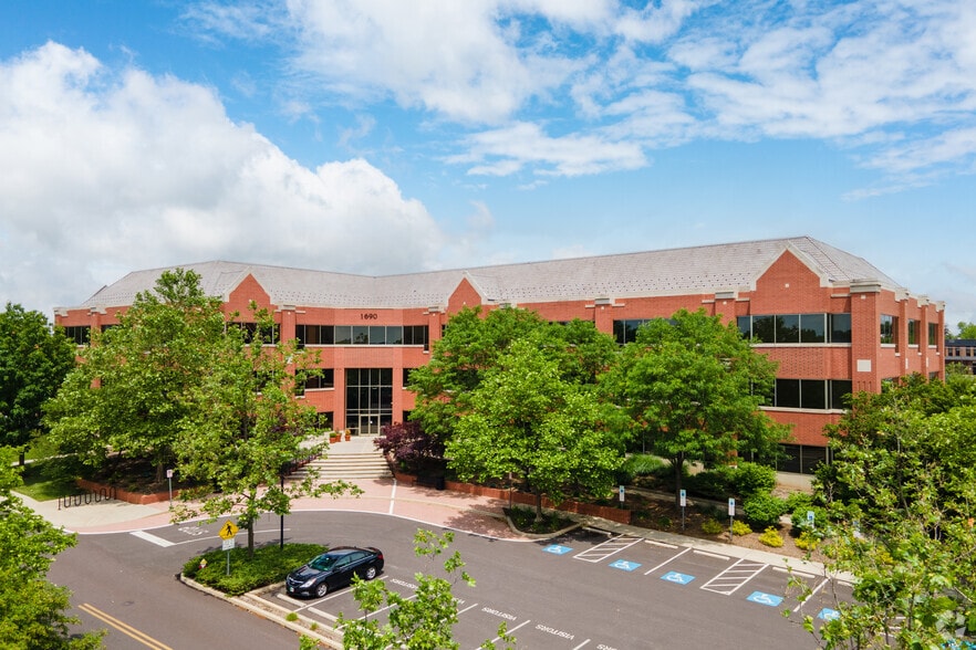 More Photos Of 1690 Sumneytown Pike, Lansdale Office For Lease