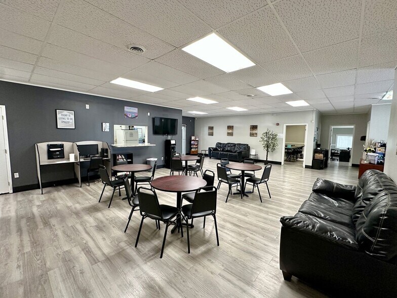 More Photos Of 115 W State St, North Baltimore Office For Sale