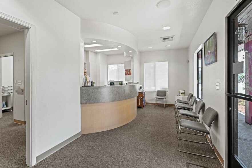 More Photos Of 16 W Valley St, Willits Office For Lease