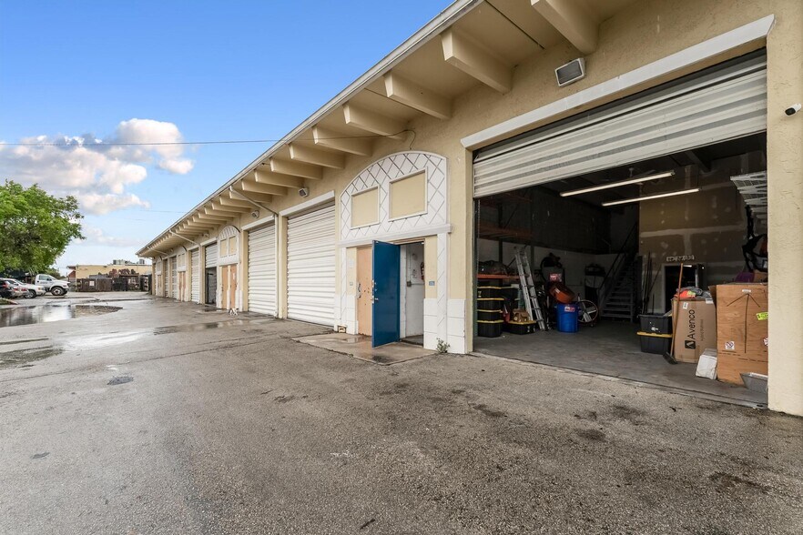 More Photos Of 2201-2227 SW 57th Ave, West Park Warehouse For Sale