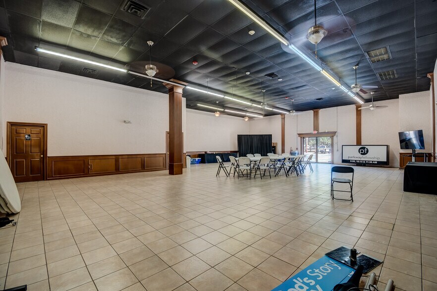 Primary Photo Of 5819 10th St, Katy Storefront For Sale