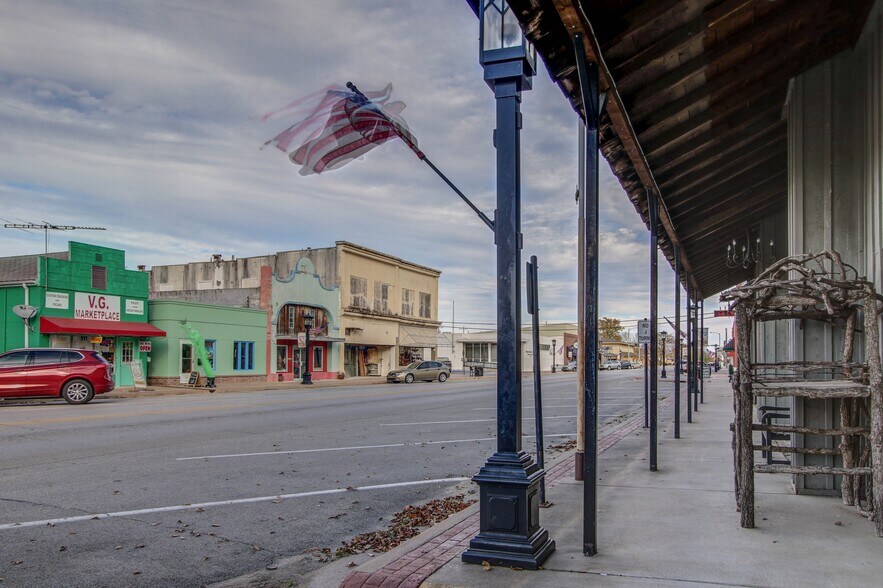 More Photos Of 308 E Don Tyler Ave, Dewey Storefront For Sale
