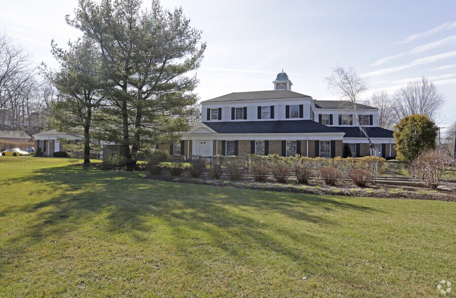 More Photos Of 300 E Main St, Smithtown Medical For Lease