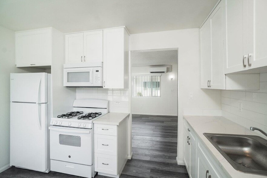 More Photos Of 520 S Desert View Dr, Palm Springs Apartments For Sale