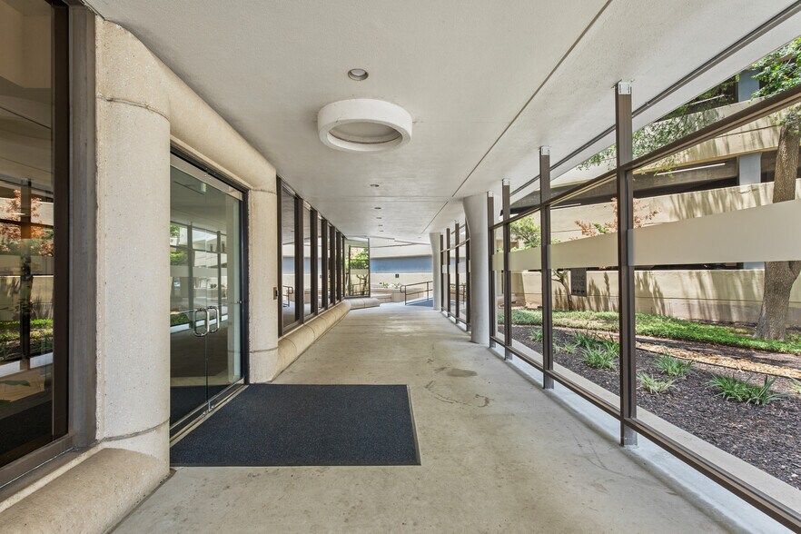 More Photos Of 613 NW Loop 410, San Antonio Office For Lease