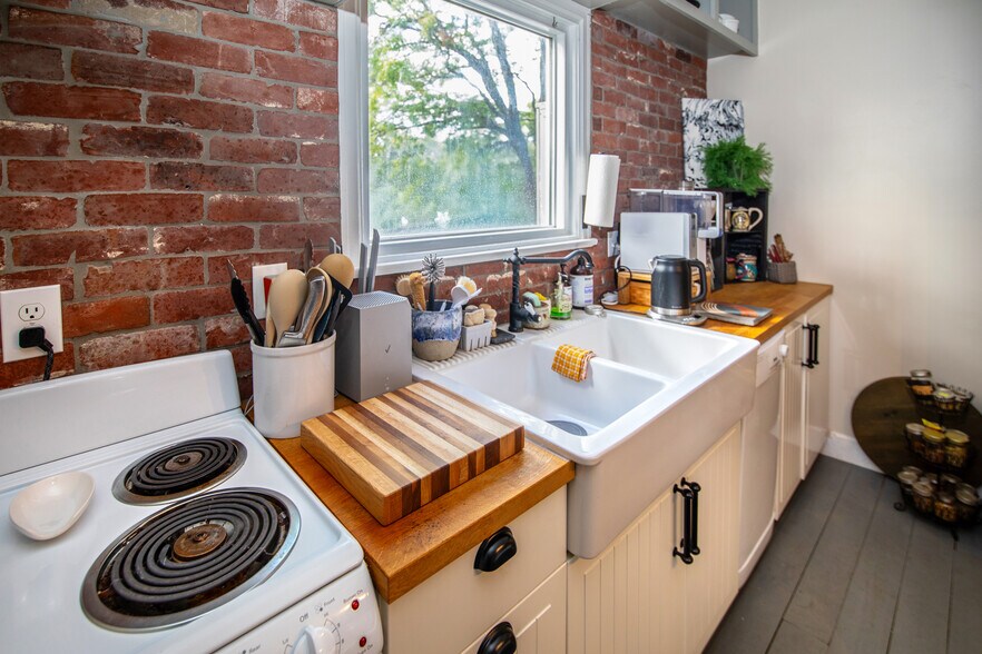More Photos Of 100 W Cleveland St, Lafayette Loft Creative Space For Sale