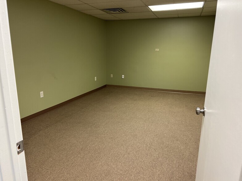 More Photos Of 527 Wolcott St, Waterbury Medical For Lease