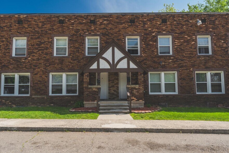 More Photos Of 25 Maynard Ct, Pontiac Apartments For Sale