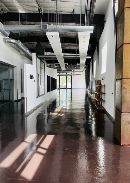 More Photos Of 887 W Marietta St NW, Atlanta Loft Creative Space For Lease