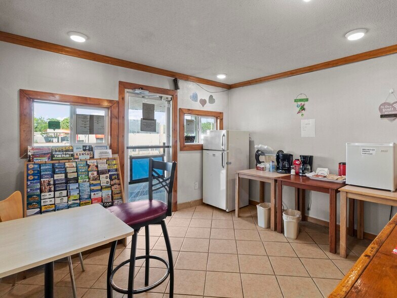 More Photos Of 116 NW 14th St, Abilene Hotel For Sale
