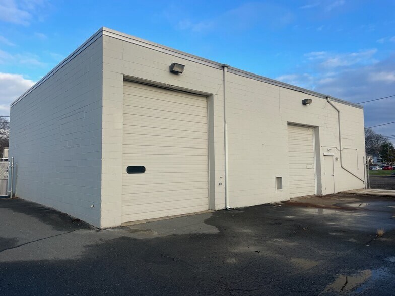 More Photos Of 1690 5th St, Trenton Warehouse For Lease