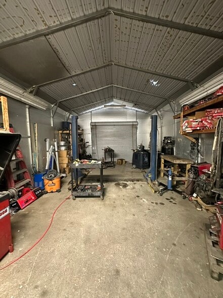 More Photos Of 821 N Tuckahoe Rd, Williamstown Auto Repair For Sale