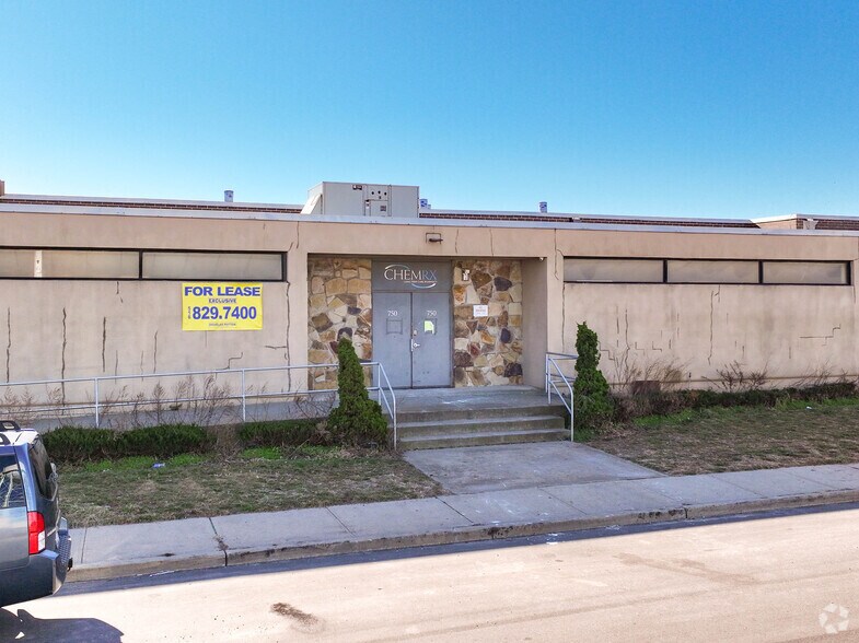 More Photos Of 750 Park Pl, Long Beach Manufacturing For Lease