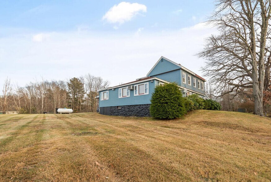 More Photos Of 251 Hampstead St, Methuen Flex For Sale