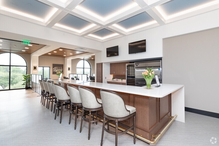 More Photos Of 1301 Industrial Dr, Crestview Coworking Space