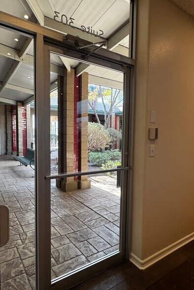 More Photos Of 7170 Westwind Dr, El Paso Medical For Lease