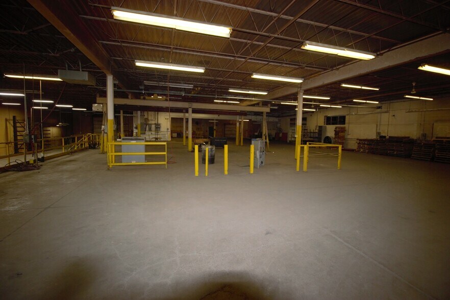 More Photos Of 2025 Brighton Henrietta Town Line Rd, Rochester Manufacturing For Lease