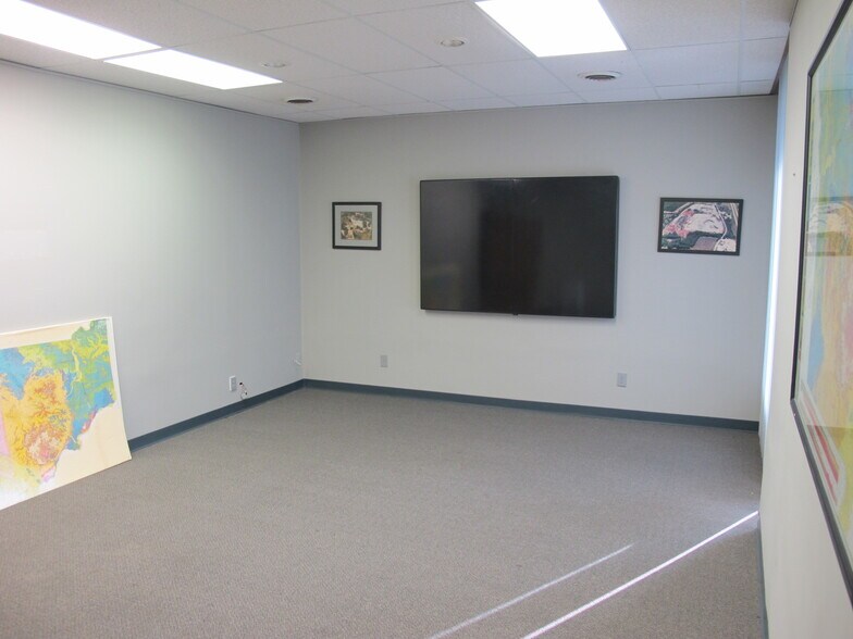 More Photos Of 3003 E Chestnut Expy, Springfield Office For Sale