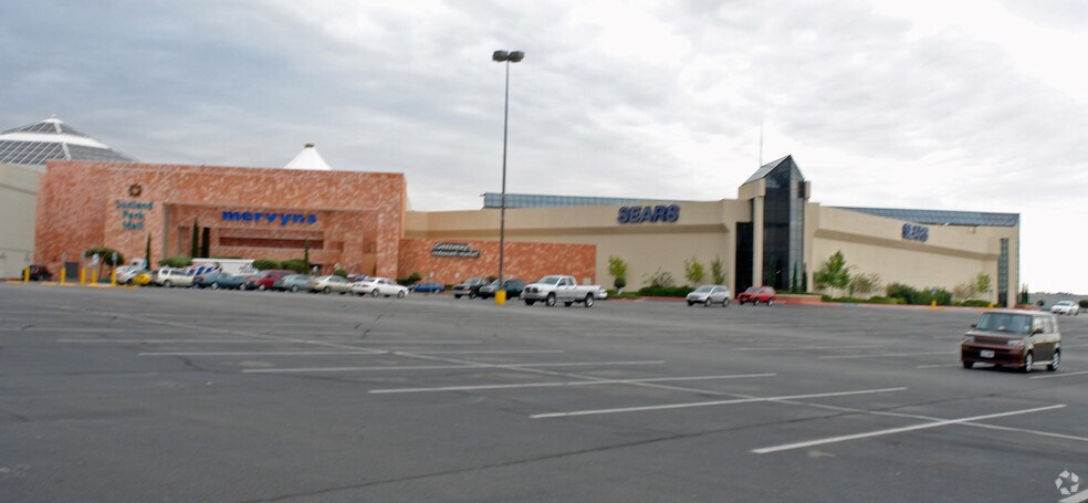More Photos Of 750 Sunland Park Dr, El Paso Storefront For Lease