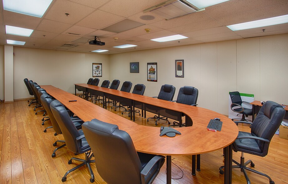 More Photos Of 18875 E Bromley Ln, Brighton Warehouse For Lease