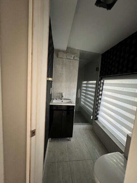 More Photos Of 2007 Us-90-alt, Missouri City Light Manufacturing For Sale