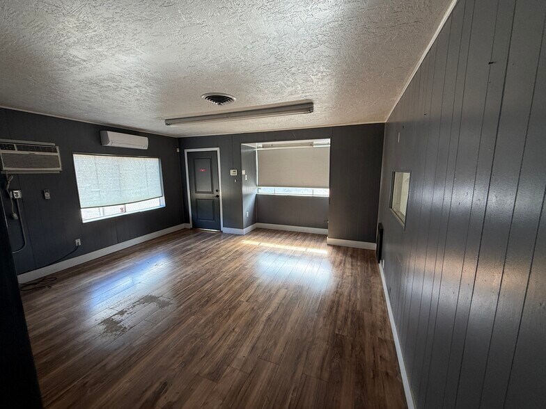 More Photos Of 2651 Henderson, Redding Warehouse For Sale