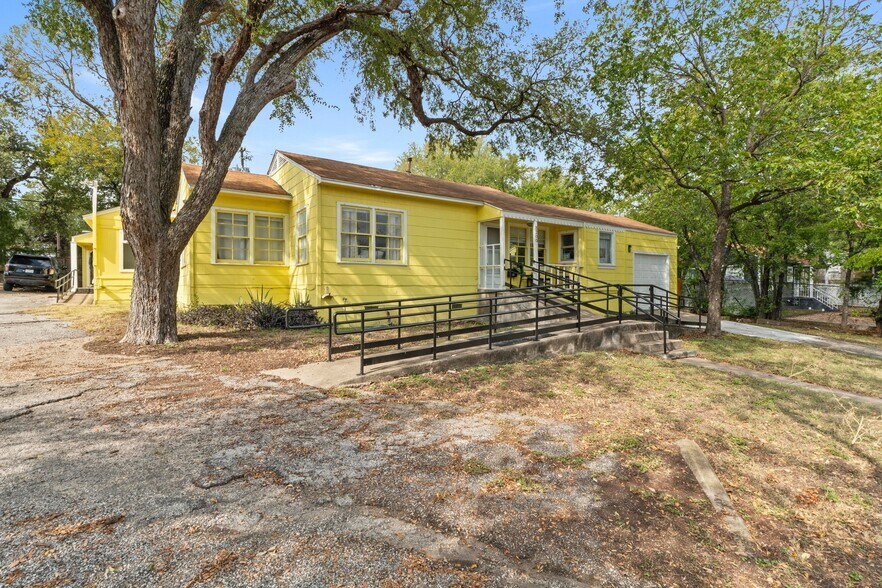 More Photos Of 2710 Manor Rd, Austin Office For Sale