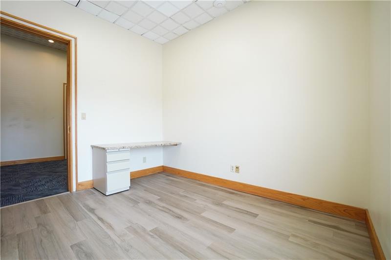 More Photos Of 10431 Perry Hwy, Wexford Office For Sale