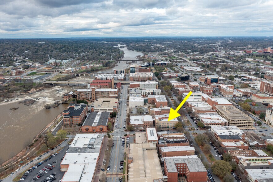 More Photos Of 15 W 11th St, Columbus Storefront Retail Residential For Lease