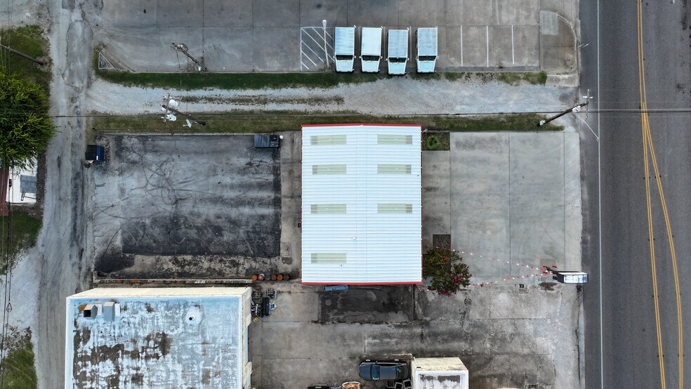 More Photos Of 108 E Wise St, Bowie Specialty For Sale